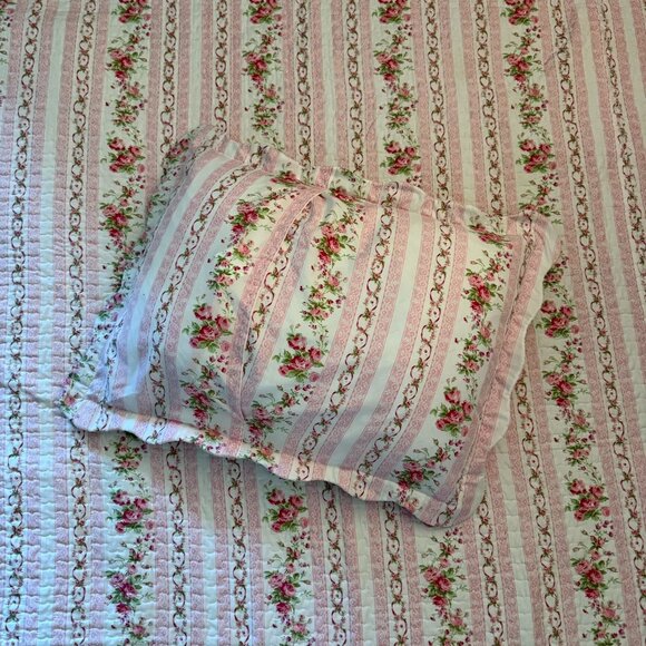 Floral Quilt Twin Full Pink Green Reversible Bedding and Pillow Sham Cottage - Picture 10 of 14
